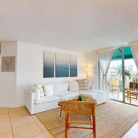 Modern Luxury Condo Near Beach & Aventura Mall